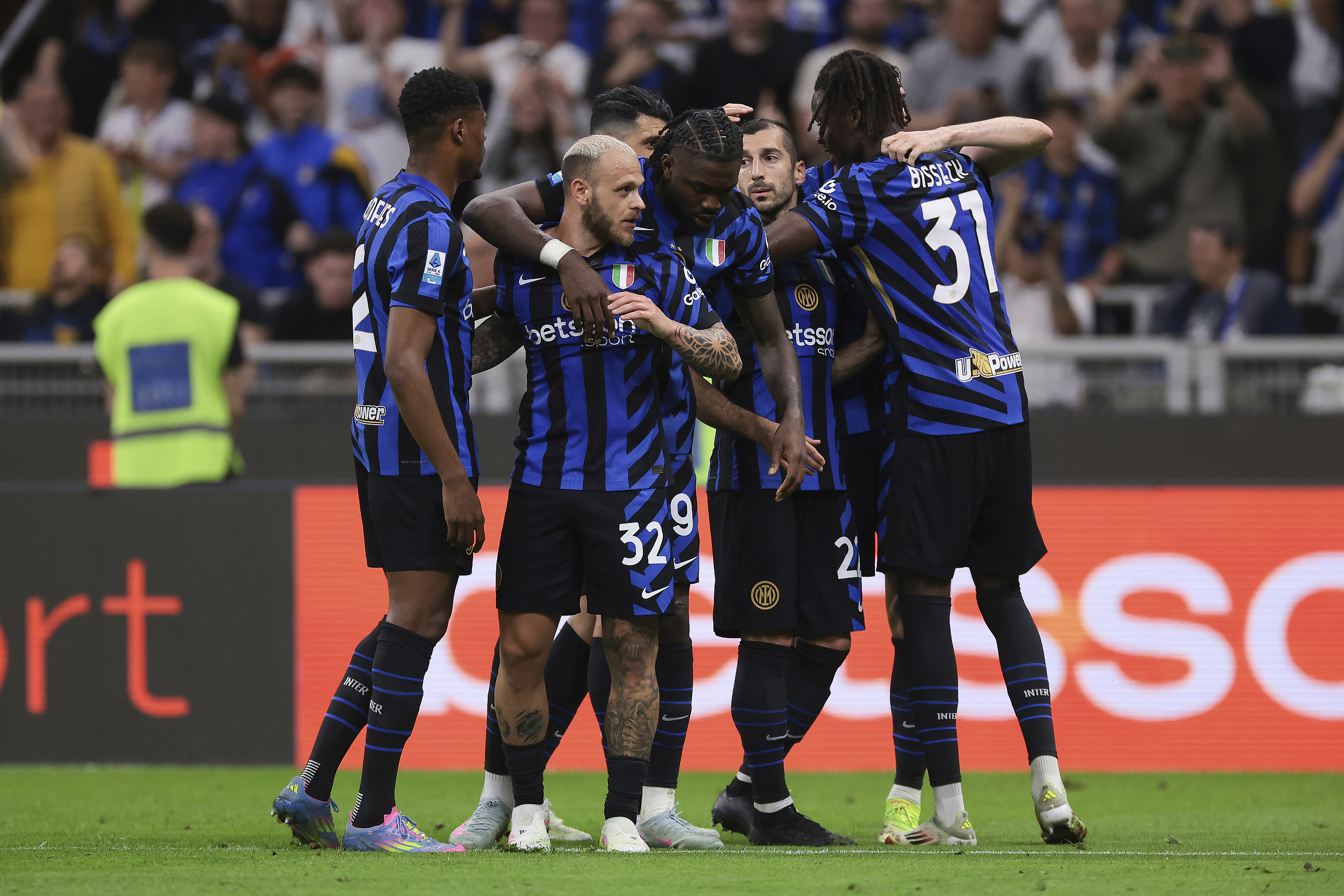 包含西甲倒计时，国际米兰今晨战术微调，细节引发关注，气氛紧张，球探报告显示潜力的词条